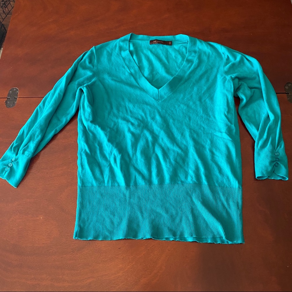The Limited 3/4 sleeve fitted vneck sweater